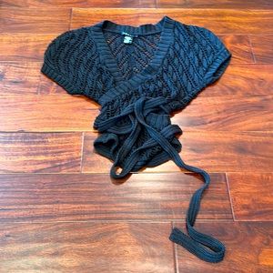 Theory wrap around short sleeve cable knit sweater,so cute! Fits small & medium